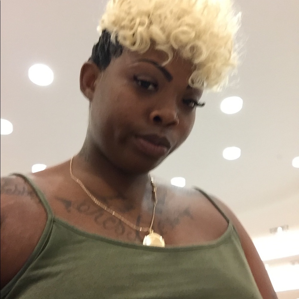 Meet your Posher, Deyandra